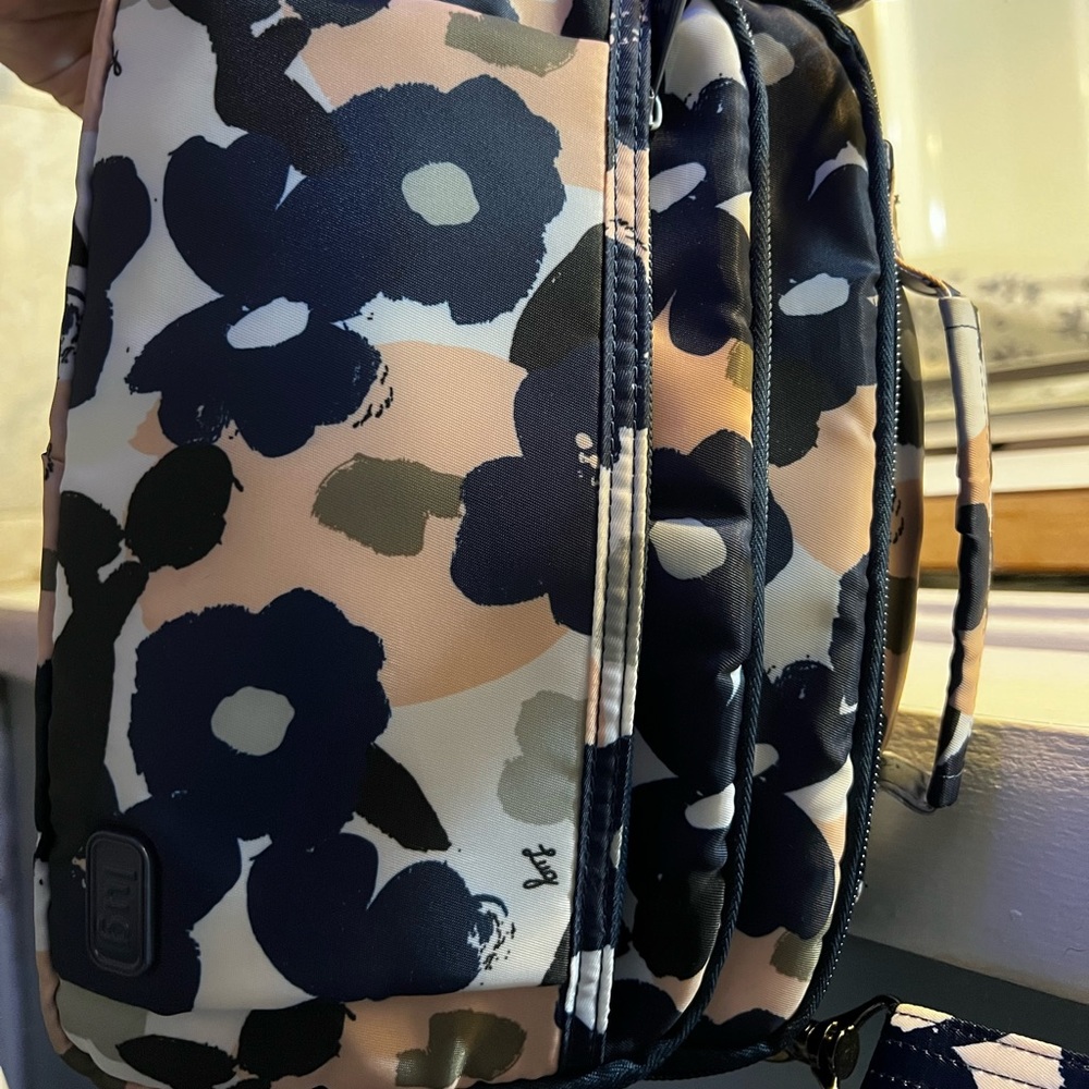 Lug Crossbody